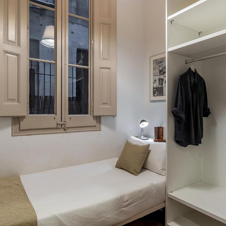AB Bailen Apartments - Three-Bedroom Apartment with Private Terrace - 11