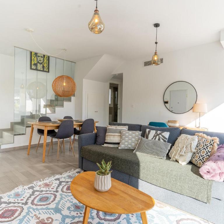 Azure Escape Villa, Gran Alacant by United Renters - Chalet - 3