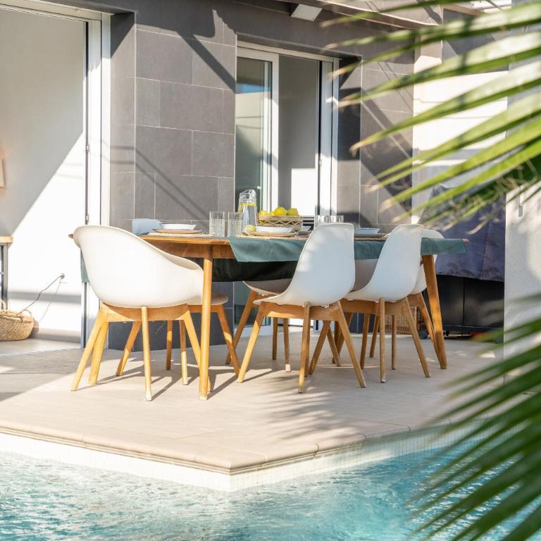 Azure Escape Villa, Gran Alacant by United Renters - Chalet - 4