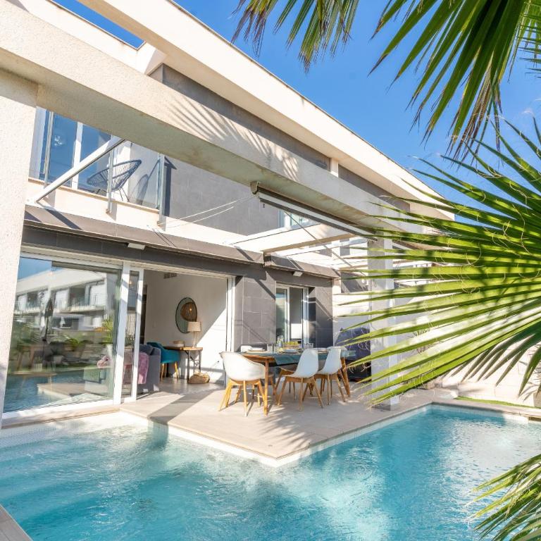 Azure Escape Villa, Gran Alacant by United Renters - Chalet - 5