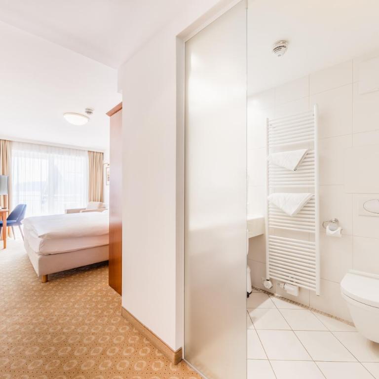 Seehotel Dr. Jilly - Superior Doppelzimmer mit Balkon oder Terrasse und Seeblick - 3
