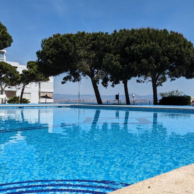 Apartamento moderno con piscina comunitaria cerca del aeropuerto - Apartamento de 2 dormitorios con terraza - 14
