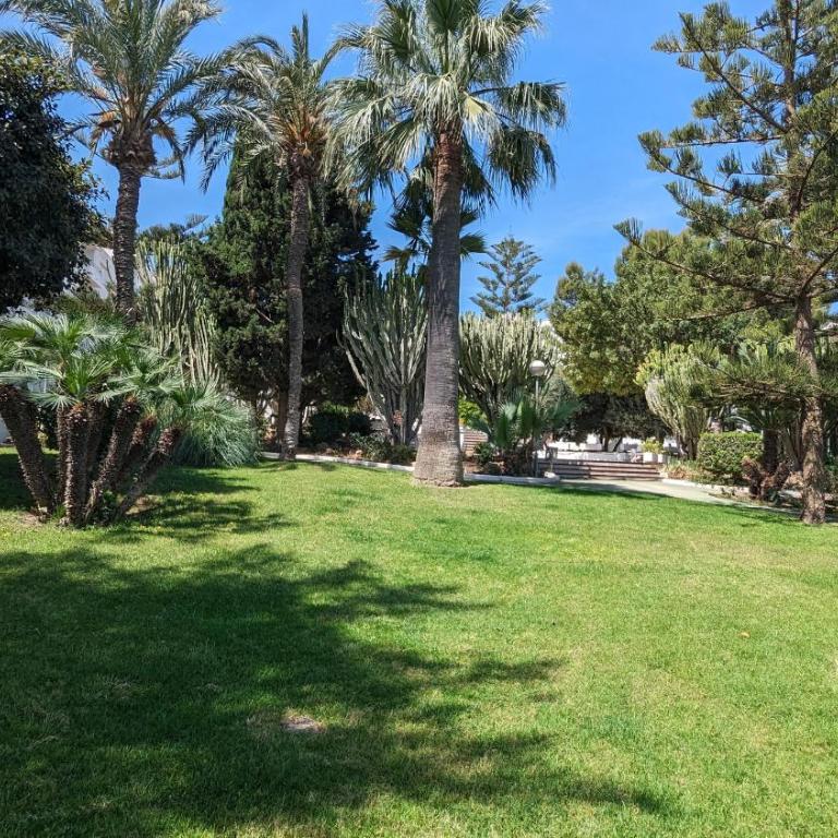 Apartamento moderno con piscina comunitaria cerca del aeropuerto - Apartamento de 2 dormitorios con terraza - 20