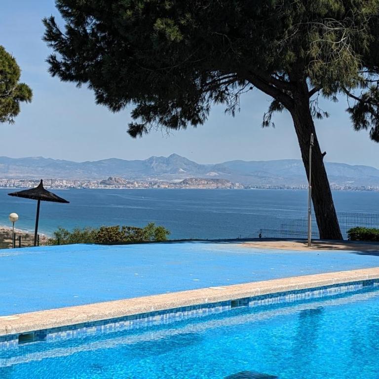 Apartamento moderno con piscina comunitaria cerca del aeropuerto - Apartamento de 2 dormitorios con terraza - 24