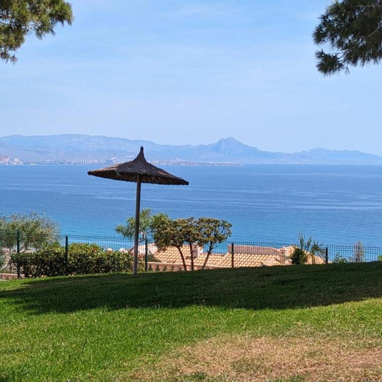 Apartamento moderno con piscina comunitaria cerca del aeropuerto - Apartamento de 2 dormitorios con terraza - 25
