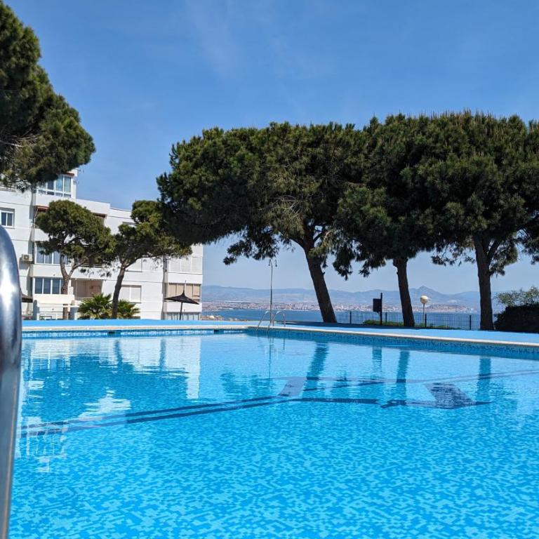 Apartamento moderno con piscina comunitaria cerca del aeropuerto - Apartamento de 2 dormitorios con terraza - 28