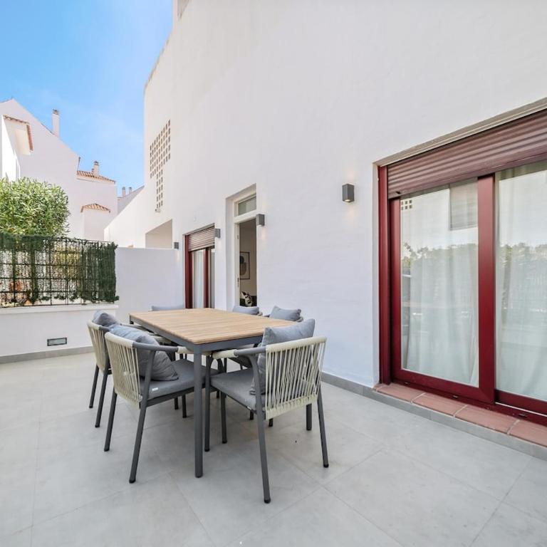 Charming & Modern 4BR Apartment - Apartment - 4