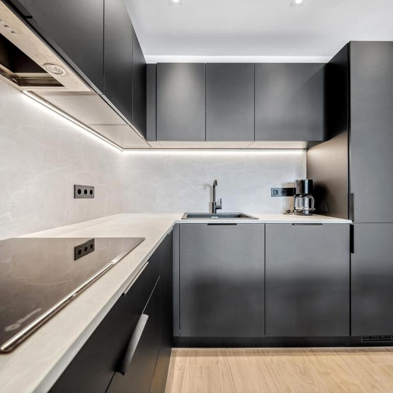 Charming & Modern 4BR Apartment - Apartment - 12