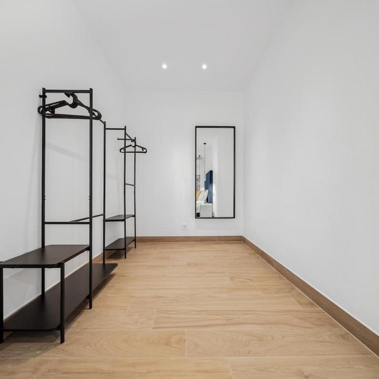 Charming & Modern 4BR Apartment - Apartment - 16