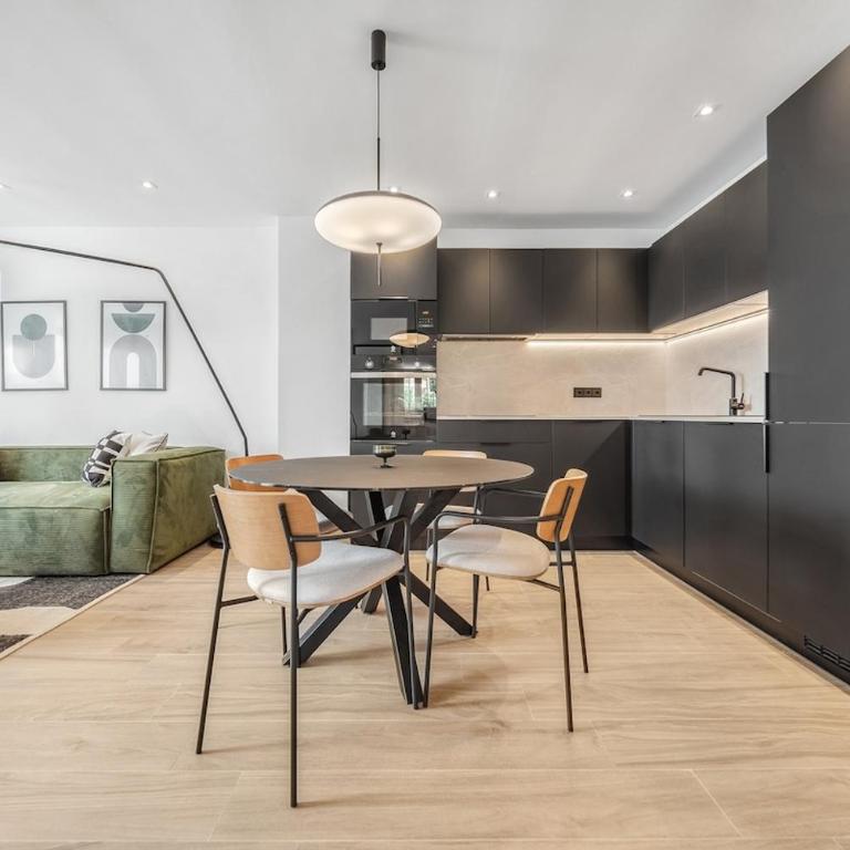 Charming & Modern 4BR Apartment - Apartment - 25