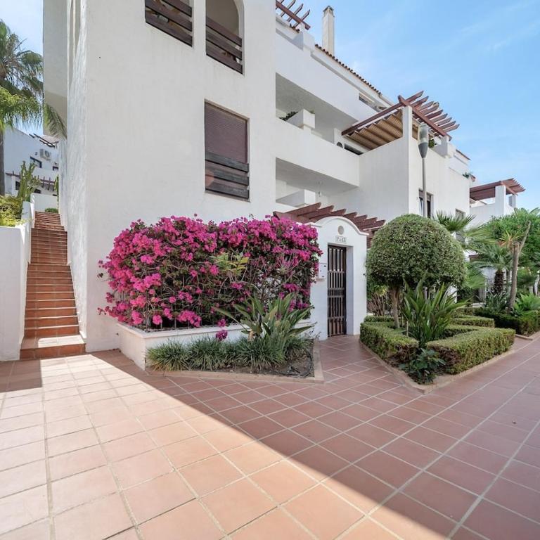 Charming & Modern 4BR Apartment - Apartment - 30