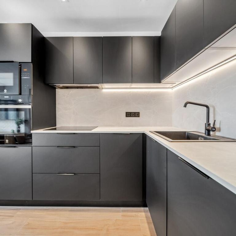Charming & Modern 4BR Apartment - Apartment - 31