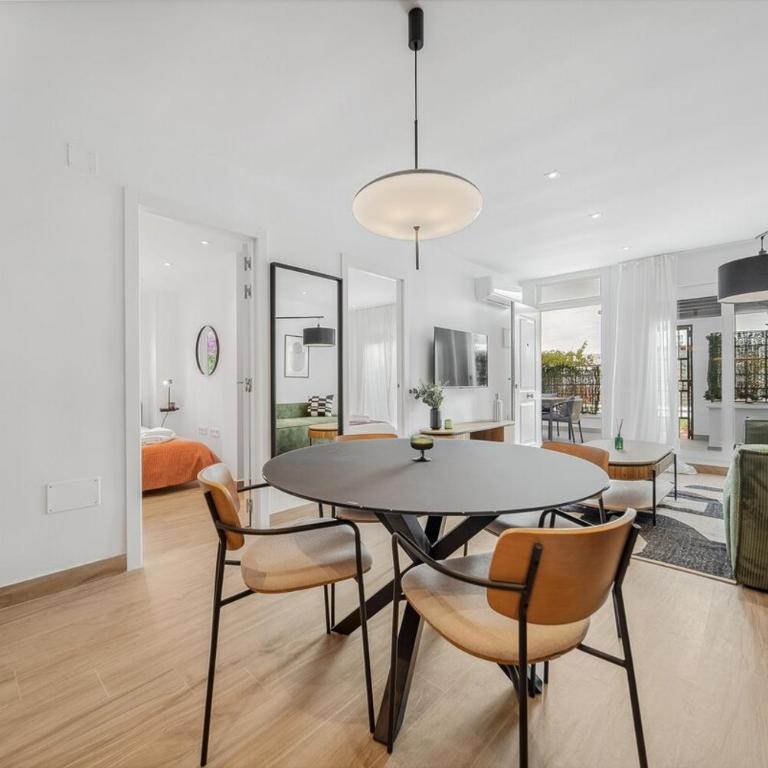 Charming & Modern 4BR Apartment - Apartment - 33