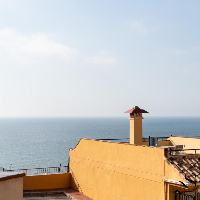 Beachside Retreat with Private Terrace - Apartamento con vistas al mar - 17