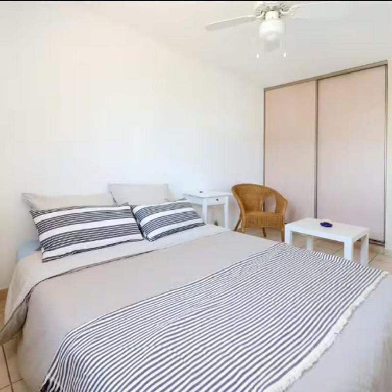 Jolie Chambre chaleureuse - Chambre Double - Vue sur Jardin - 5