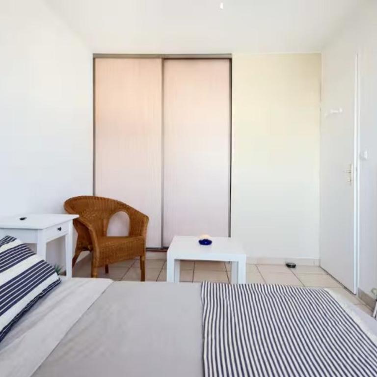 Jolie Chambre chaleureuse - Chambre Double - Vue sur Jardin - 4