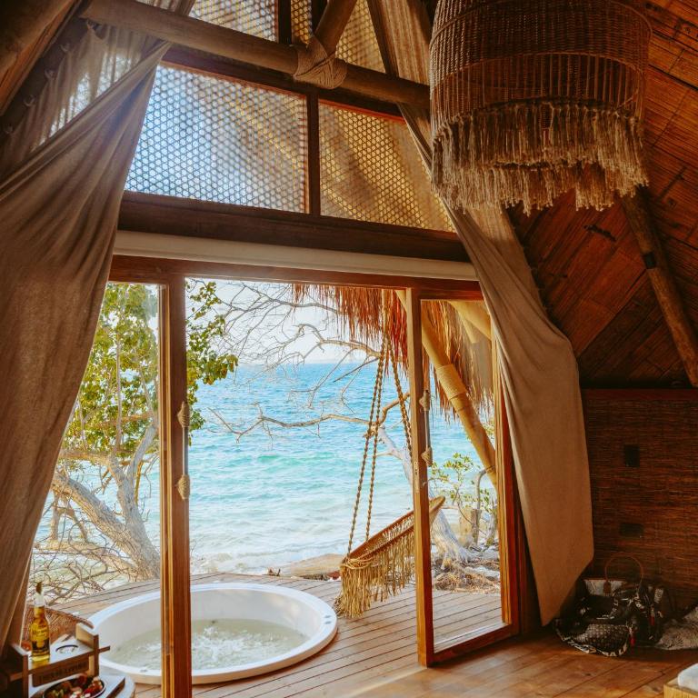 Isla Corona - Habitación Doble Deluxe con balcón y vistas al mar - 4