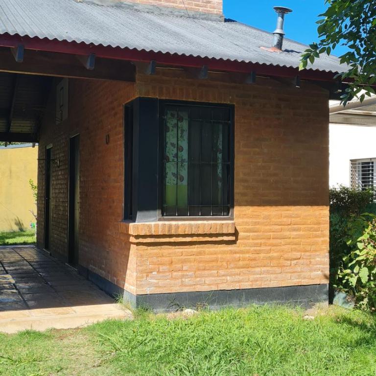 Habitación pequeña independiente con baño - One-Bedroom Apartment - 1