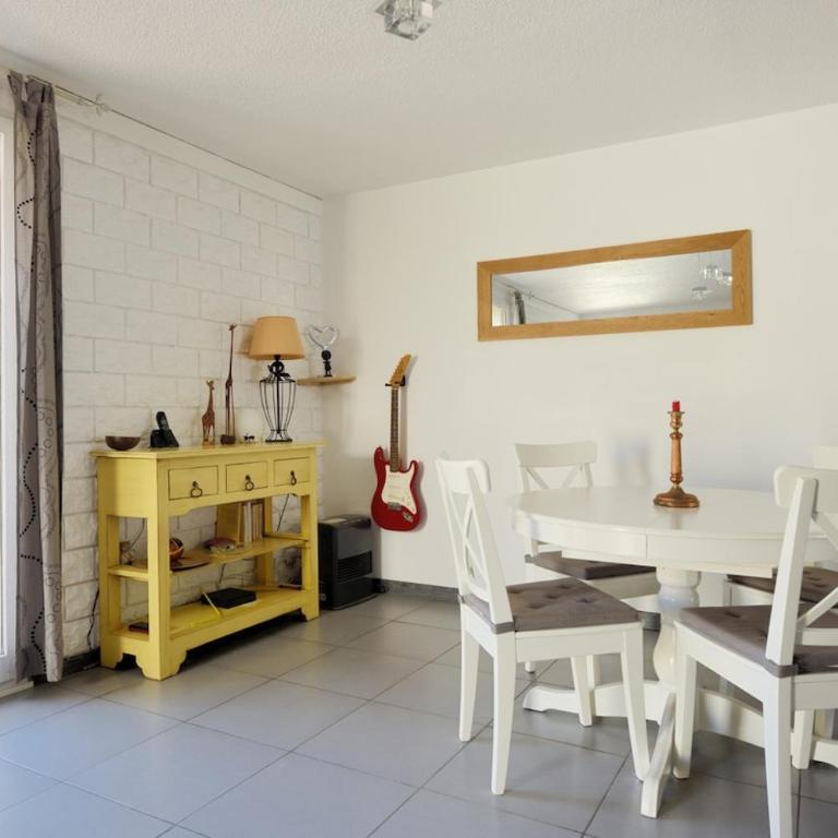 Jolie Chambre chaleureuse - Chambre Double - 9