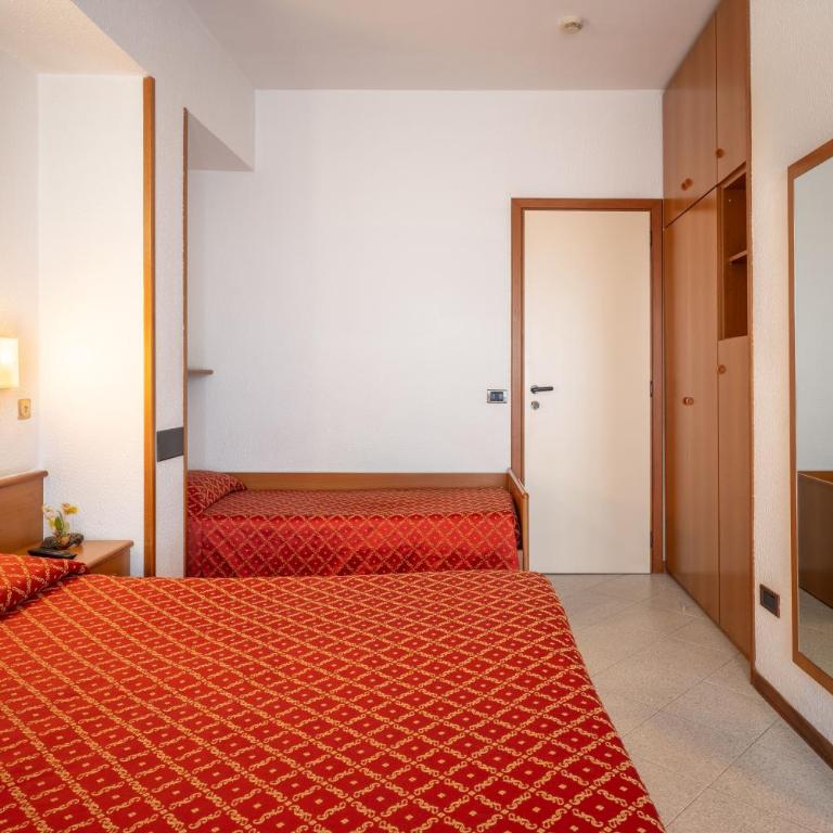 Hotel Careni Villa Italia - Camera Tripla Standard - 3