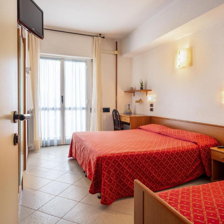 Hotel Careni Villa Italia - Camera Tripla Standard - 4