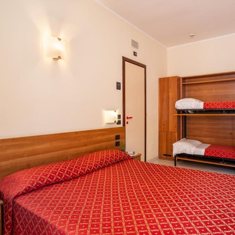 Hotel Careni Villa Italia - Camera Familiare - 5