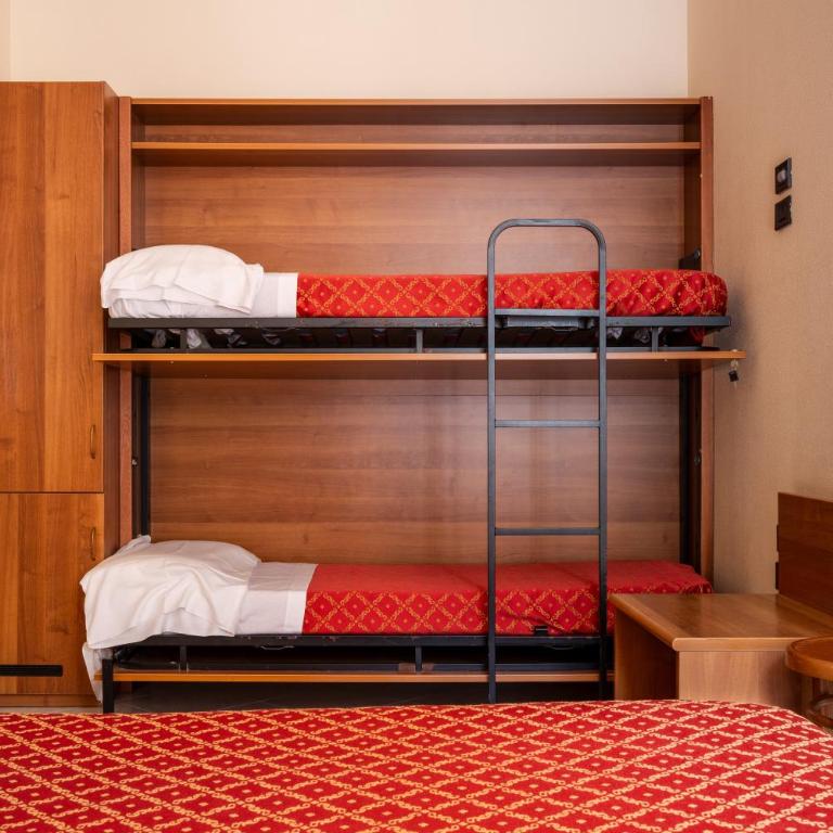 Hotel Careni Villa Italia - Camera Familiare - 3