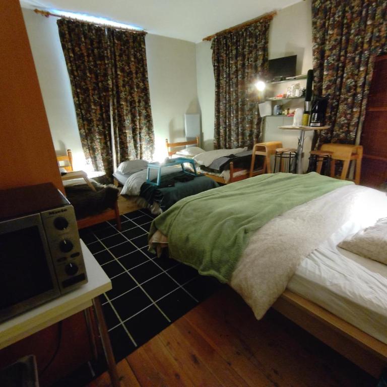 De la Maison Restau' à la Chambre en particulier - Habitación Familiar con vistas al jardín - 3