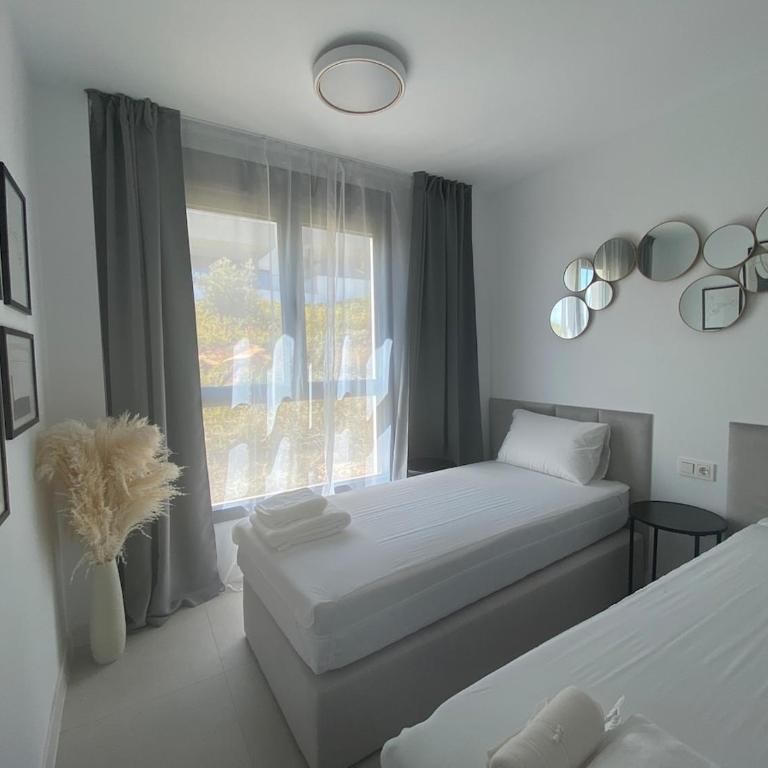 Beautiful City Apartment with in & outdoor pool - Appartamento con 2 Camere da Letto e Terrazza - 2