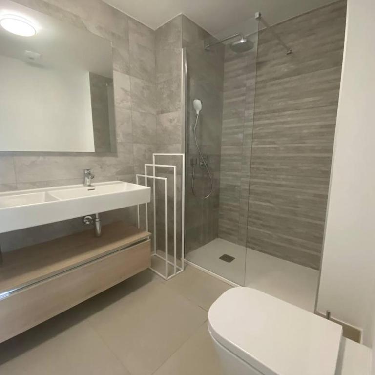 Beautiful City Apartment with in & outdoor pool - Appartamento con 2 Camere da Letto e Terrazza - 7