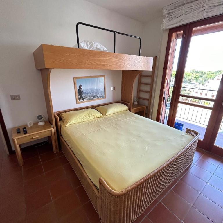 Ampio appartamento in centro con vista - parcheggio gratuito e Wi-fi - Two-Bedroom Apartment with Terrace - 11