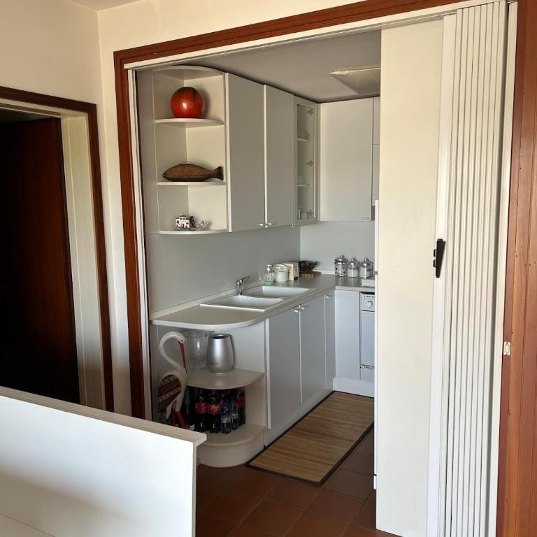 Ampio appartamento in centro con vista - parcheggio gratuito e Wi-fi - Two-Bedroom Apartment with Terrace - 8