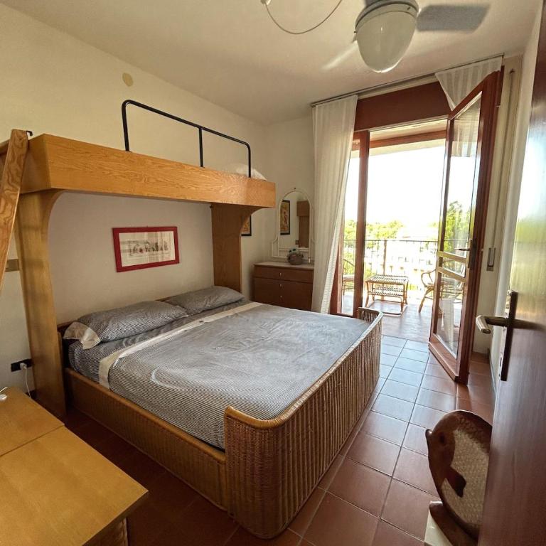 Ampio appartamento in centro con vista - parcheggio gratuito e Wi-fi - Two-Bedroom Apartment with Terrace - 17