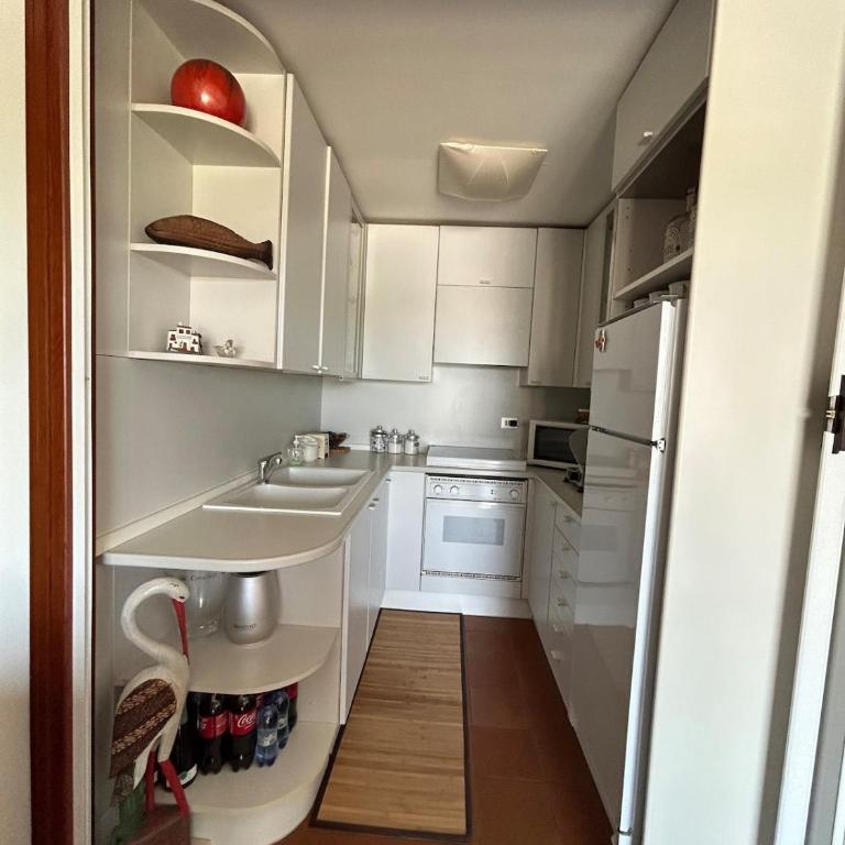 Ampio appartamento in centro con vista - parcheggio gratuito e Wi-fi - Two-Bedroom Apartment with Terrace - 7