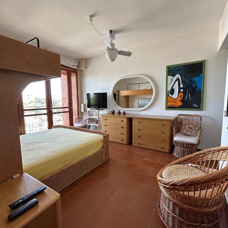 Ampio appartamento in centro con vista - parcheggio gratuito e Wi-fi - Two-Bedroom Apartment with Terrace - 9