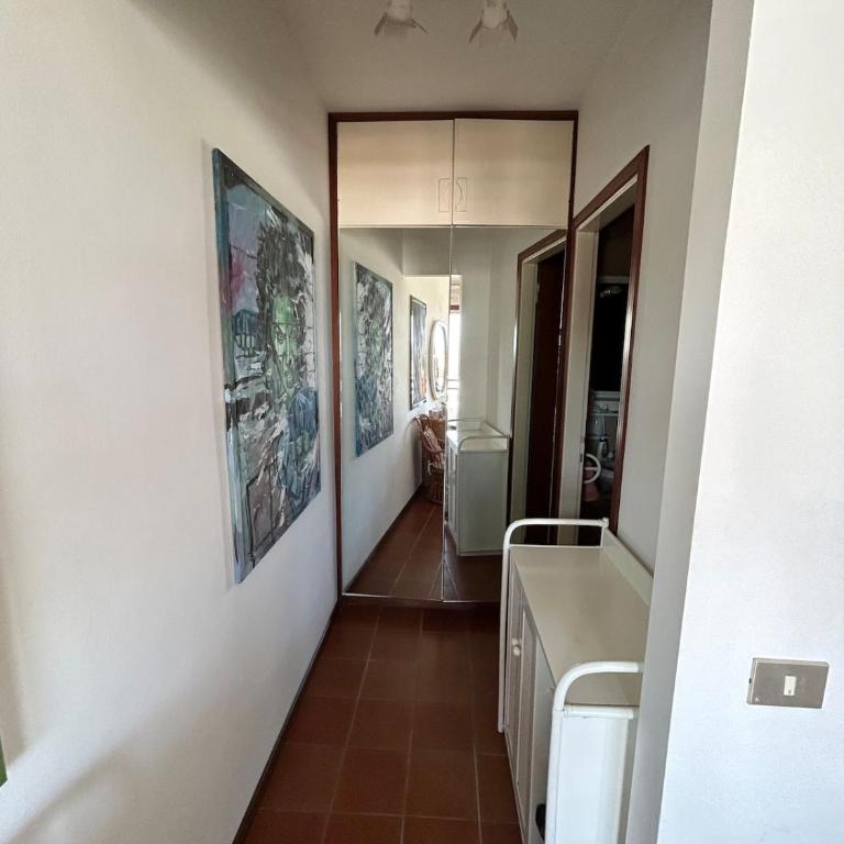 Ampio appartamento in centro con vista - parcheggio gratuito e Wi-fi - Two-Bedroom Apartment with Terrace - 14