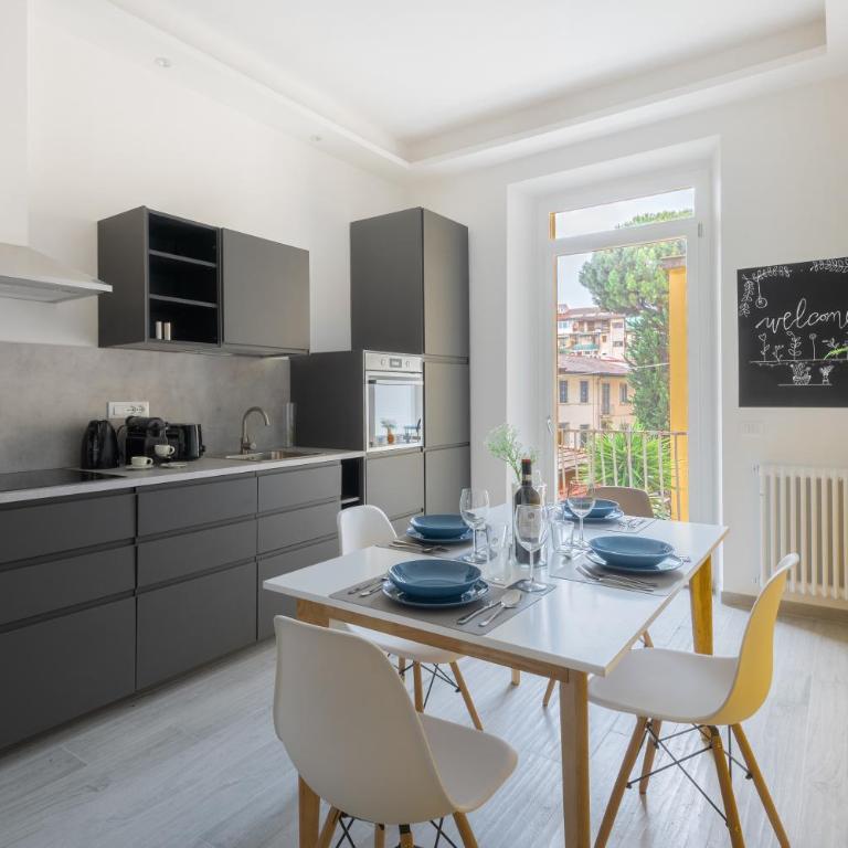 Via Pollaiolo, 55 - Florence Charming Apartments - Comfort e Stile a 350mt dal Tram! First floor with elevator and car places on street - Appartamento con 2 Camere da Letto - 5