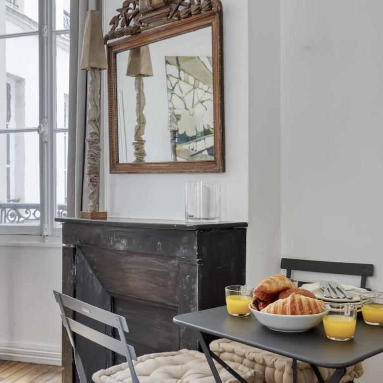 Spacious Typical Parisian Flat - Paris Le Marais - Appartement 2 Chambres - 10