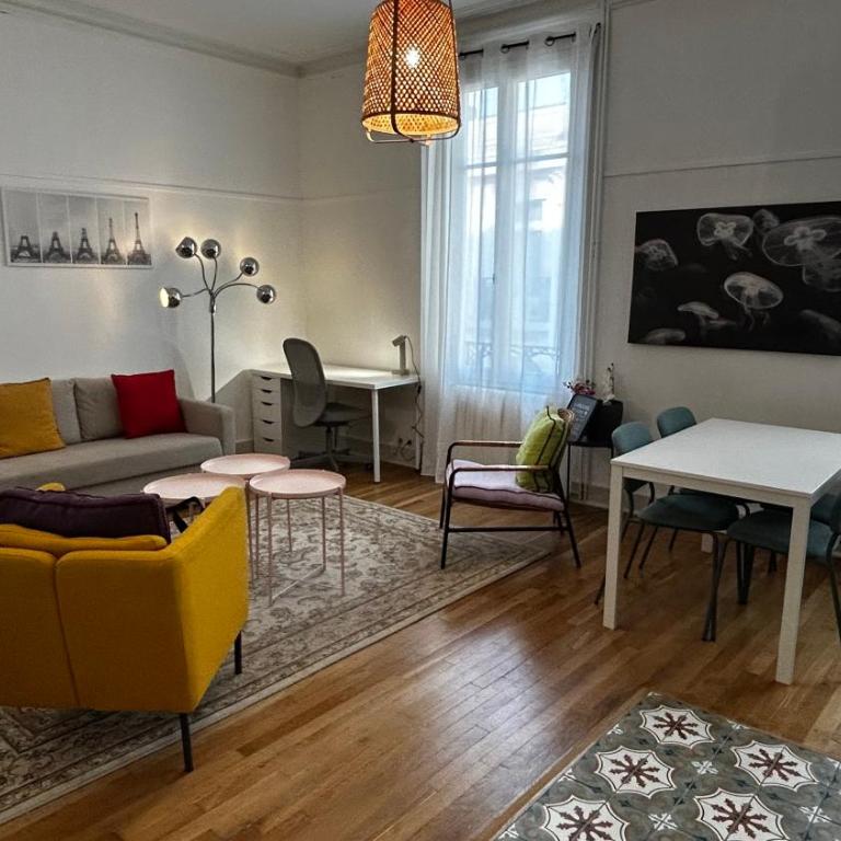 Martroi - Cœur de Ville - 3 pièces 80 m2 TV - Internet haut débit - loisirs et affaires - Two-Bedroom Apartment - 20