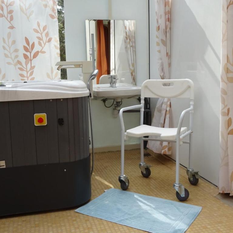 AU BOIS FLEURI Les Chambres d'Hôtes - Chambre Double - Accessible aux Personnes à Mobilité Réduite - 4