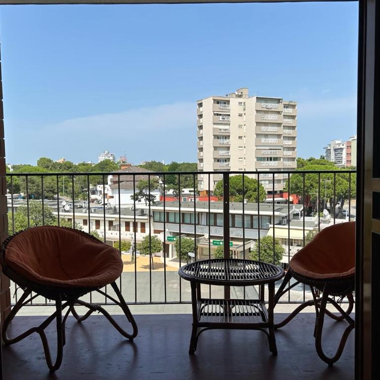 Ampio appartamento in centro con vista - parcheggio gratuito e Wi-fi - Two-Bedroom Apartment with Terrace - 5