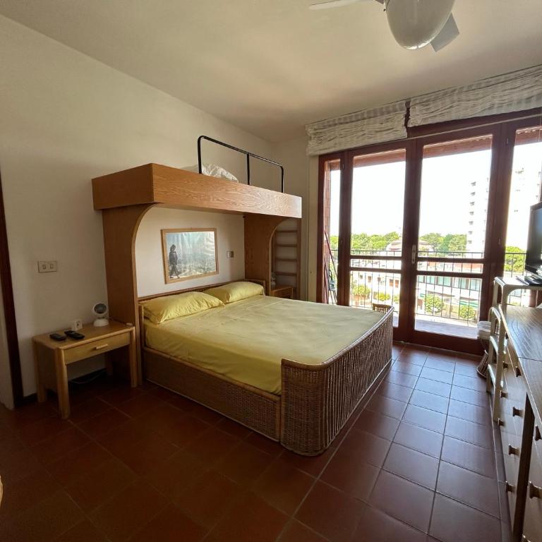 Ampio appartamento in centro con vista - parcheggio gratuito e Wi-fi - Two-Bedroom Apartment with Terrace - 10