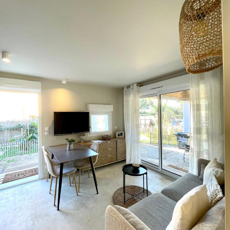 Bas de villa la sablhyeres- 300m Plage de la Capte - 2 hébergements disponibles - Maison de Vacances - 8