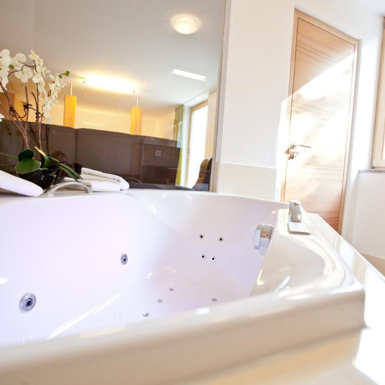 Hotel und Appartementhof Waldeck - Superior Vierbettzimmer - 5