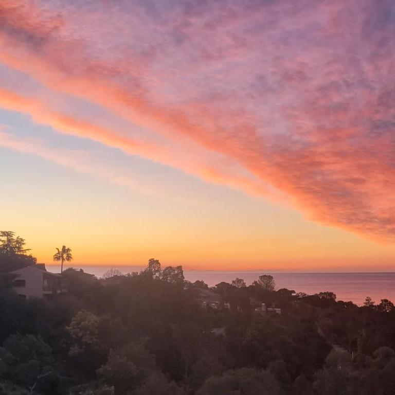 SEAVIEW house - 6-min WALK TO BEACH & RESTAURANTS - Pool - Private underground garage box - Garden - near Cannes - Maison 2 Chambres - 69