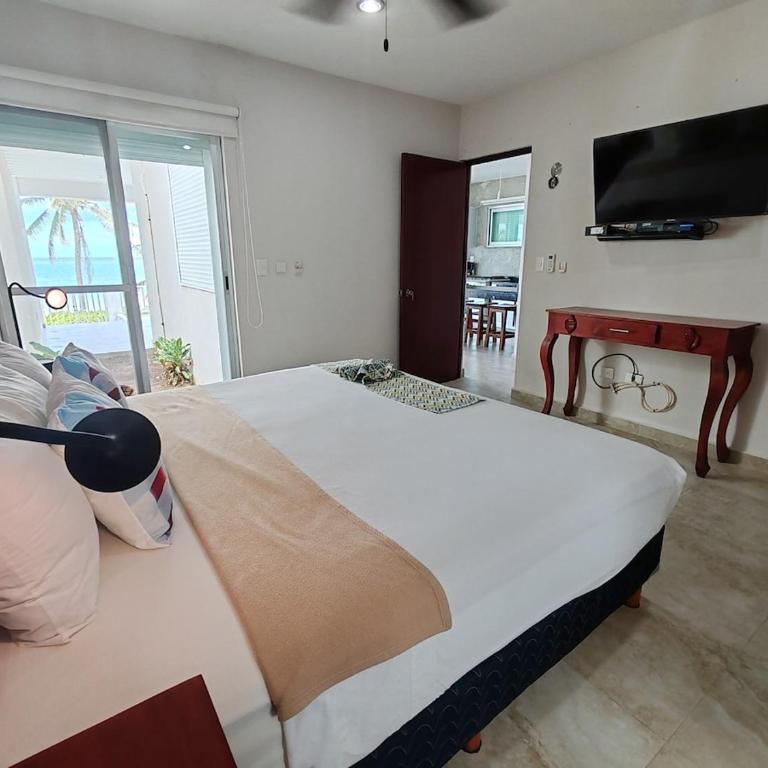 Casa Paloma Oceanfront House at Puerto Morelos - Three-Bedroom House - 8