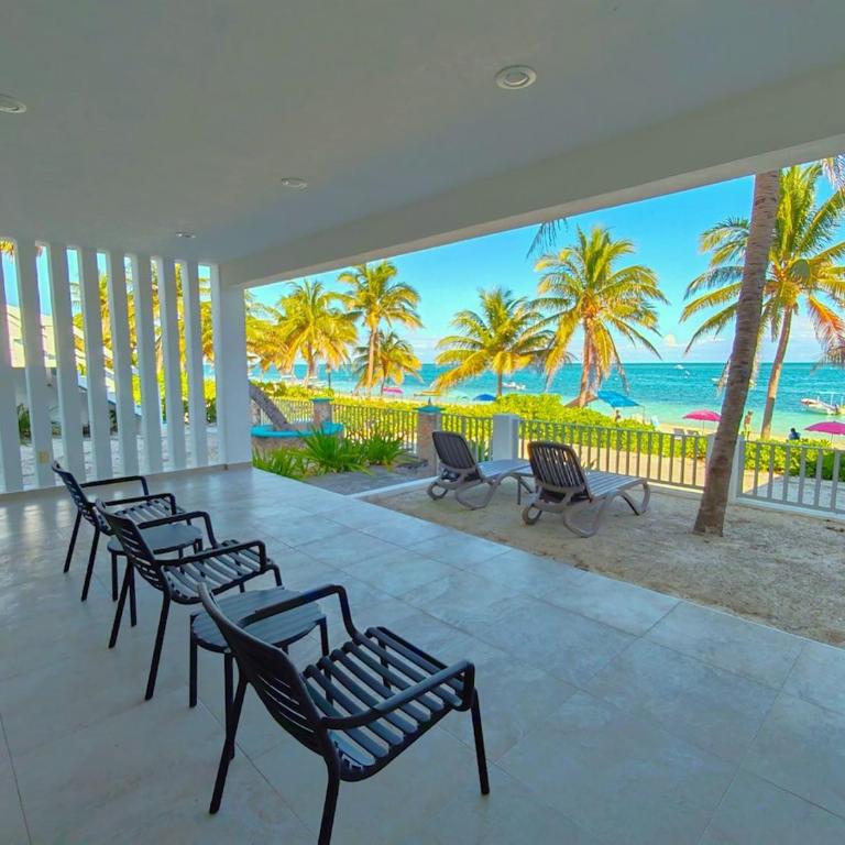 Casa Paloma Oceanfront House at Puerto Morelos - Three-Bedroom House - 10