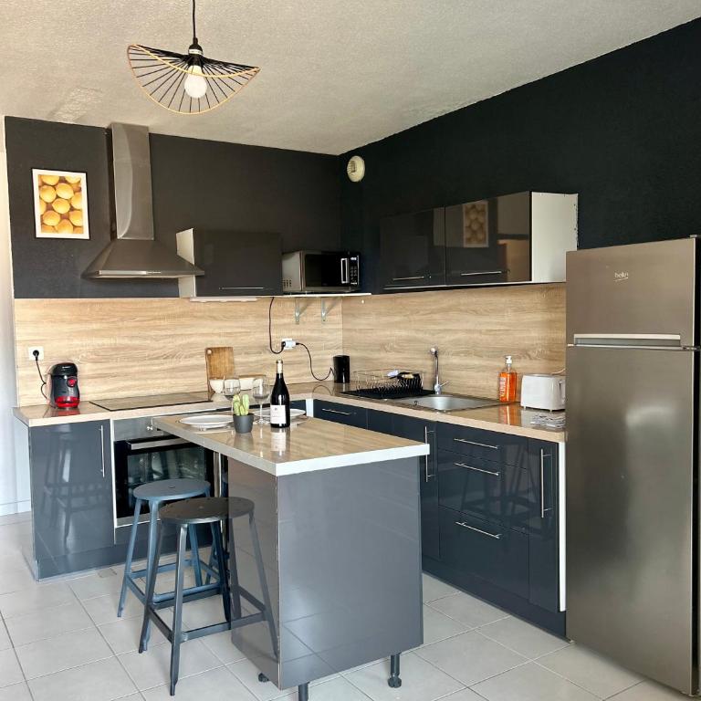 LE JULA - APPARTEMENT T2 PROCHE CENTRE VILLE - Parking privé - Apartment mit 1 Schlafzimmer - 2