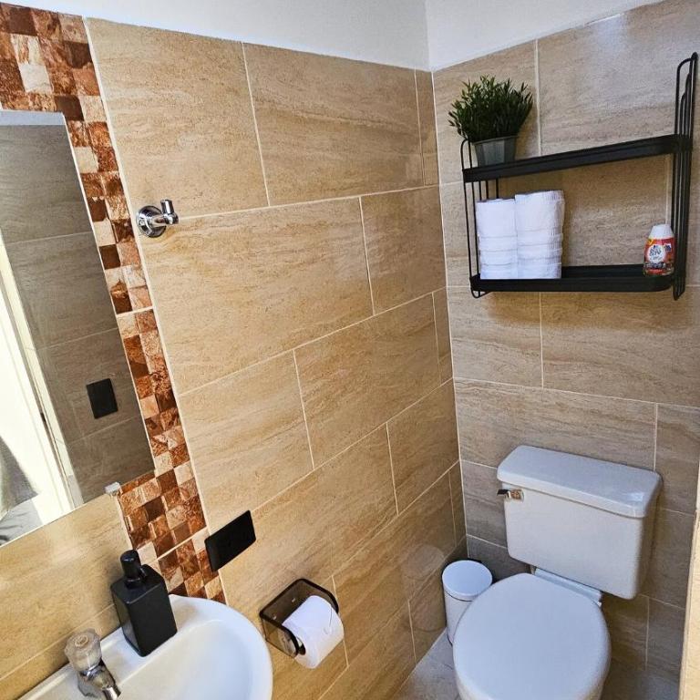 Elegant and Centrally Located Accommodation Easy access - Two-Bedroom Apartment - 11