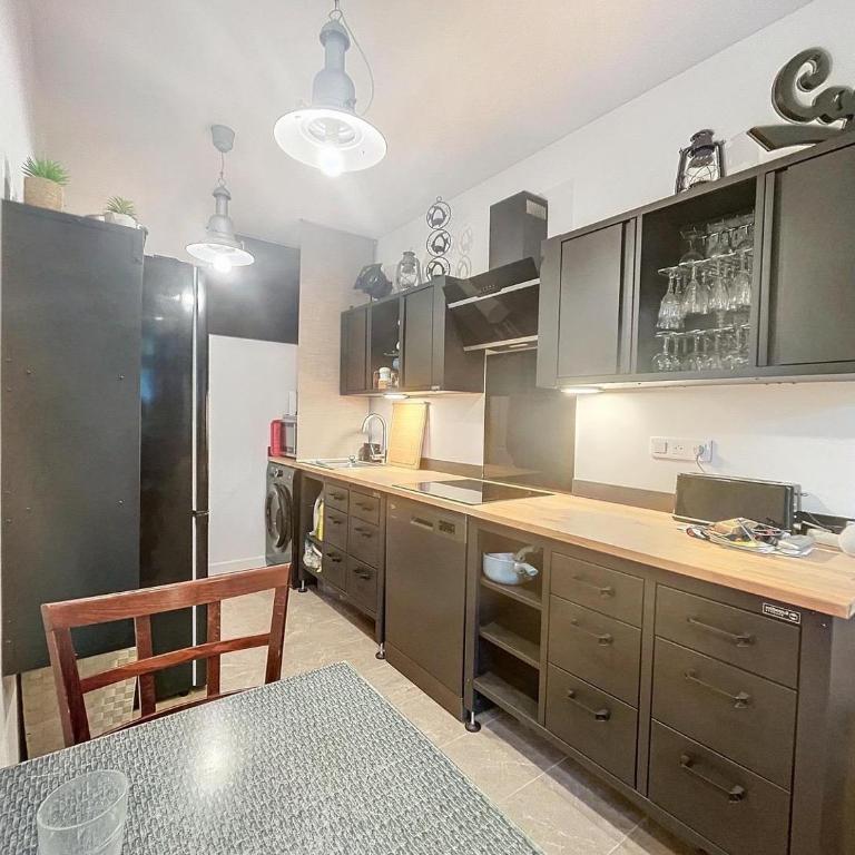 À 1km Plage du Midi et Palais des Festivals - Appartement Centre Cannes avec Cour Extérieur Privée - Apartment mit 1 Schlafzimmer und Terrasse - 24